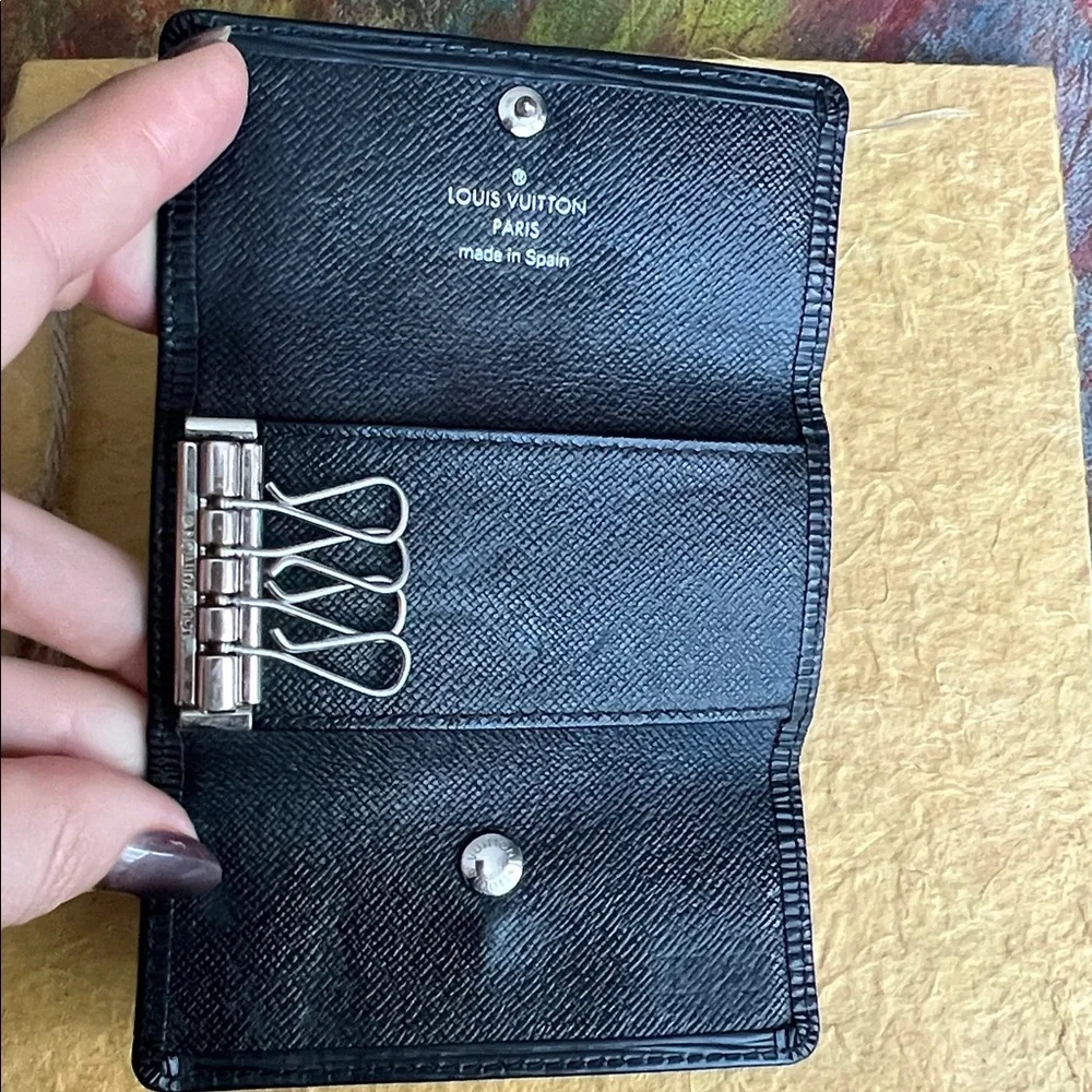LV Louis Vuitton Black Epi Multicles 4 Key Ring Hoop Wallet unisex VTG Auth.